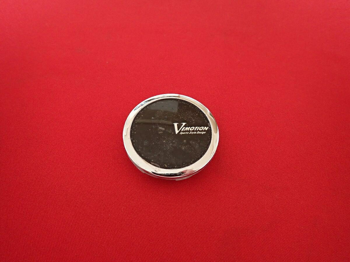 ●商品情報 VEMOTION 中古センターキャップ1枚の出品です。全体的にキズ、変色またはくすみがあります。プラスチック製、メッキ色×黒色です。刻印 4031K60☆キャップを傷つけてしまった方、破損してしまった方、いつの間にか知らないうちに飛んで行って失くしてしまった方、経年劣化により使用出来なくなってしまった方など、単品でお探しの方におススメです！！☆【寸法・程度について】【程度について】キズ等の程度につきましては画像にてご確認ください。表記は省略させて頂いておりますのでご了解ください。【寸法】※すべて実測値です画像にてご確認下さい。測定個所は下記の部分となります。全幅(直径)・裏面取付部径・厚さ(高さ)ジャンクCP5206849 社外 キャップ 商品番号 P005206849 （お問い合わせの際にはこの番号をお伝え下さい） 部品名 キャップ 証明書 無 保証書 なし 取扱説明書 無 当店評価 ジャンクC スペック 送料（税別） 1,000円 ※沖縄県や離島の場合は中継料が加算されます 当店は中古専門店です。商品画像をよくご確認の上ご購入下さい。 お気に召しませんでしたか？ 当店には数万点の商品があります。 他の商品もぜひご検討ください。 この店舗の他の商品も見てみる