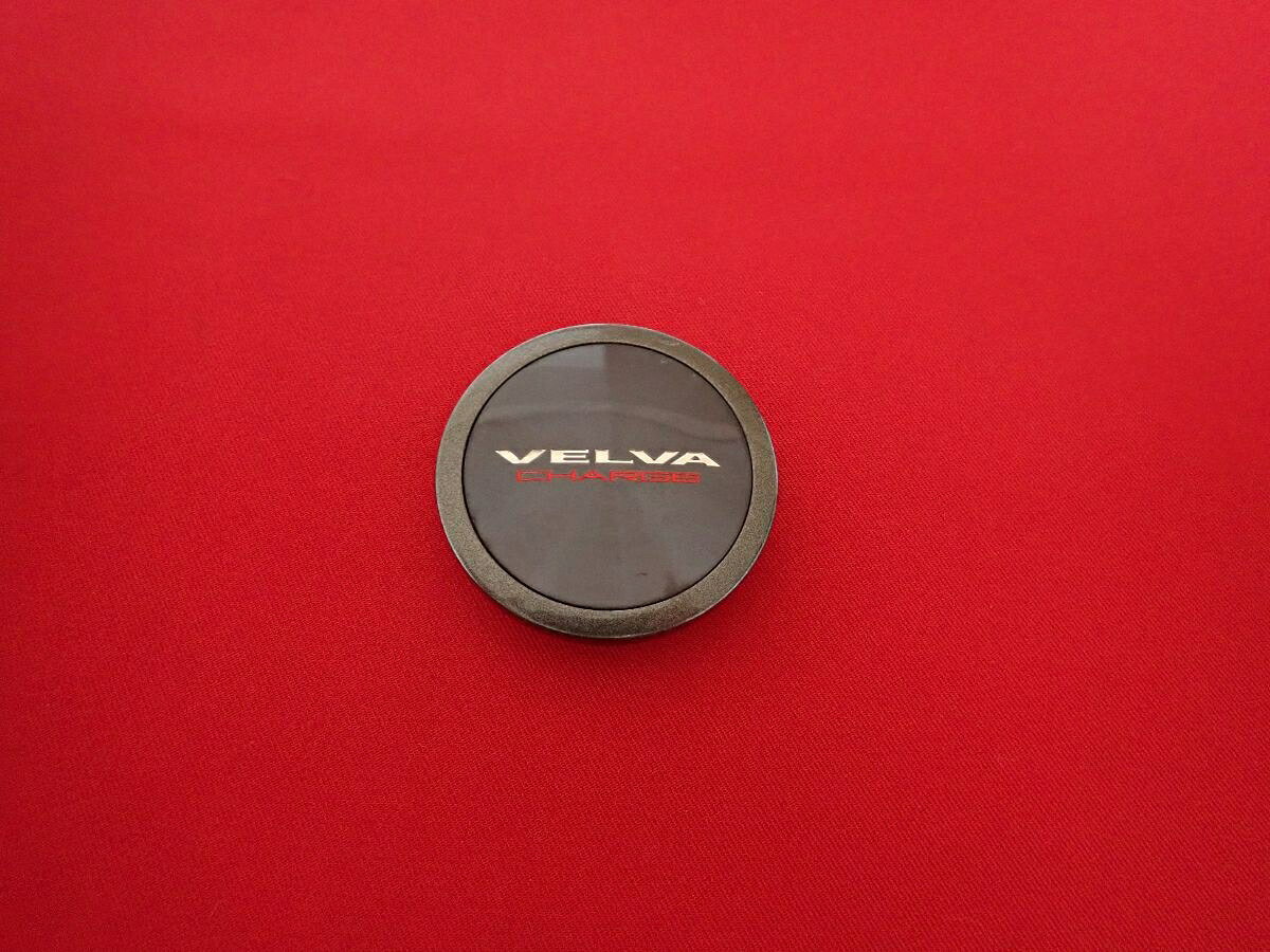 ●商品情報 Weds VELVA CHARGE ウェッズ ヴェルヴァ チャージ中古センターキャップ1枚の出品です。全体的にキズ、変色またはくすみがあります。プラスチック製、ガンメタ色です。刻印 501K60B☆キャップを傷つけてしまった方、破損してしまった方、いつの間にか知らないうちに飛んで行って失くしてしまった方、経年劣化により使用出来なくなってしまった方など、単品でお探しの方におススメです！！☆【寸法・程度について】【程度について】キズ等の程度につきましては画像にてご確認ください。表記は省略させて頂いておりますのでご了解ください。【寸法】※すべて実測値です画像にてご確認下さい。測定個所は下記の部分となります。全幅(直径)・裏面取付部径・厚さ(高さ)ジャンクCP5206868 社外 キャップ 商品番号 P005206868 （お問い合わせの際にはこの番号をお伝え下さい） 部品名 キャップ 証明書 無 保証書 なし 取扱説明書 無 当店評価 ジャンクC スペック 送料（税別） 1,000円 ※沖縄県や離島の場合は中継料が加算されます 当店は中古専門店です。商品画像をよくご確認の上ご購入下さい。 お気に召しませんでしたか？ 当店には数万点の商品があります。 他の商品もぜひご検討ください。 この店舗の他の商品も見てみる