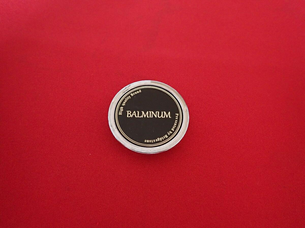 ●商品情報 BRIDGESTONE BALMINUM ブリヂストン バルミナ中古センターキャップ1枚の出品です。全体的にキズ、変色またはくすみがあります。プラスチック製、メッキ色×黒色です。☆キャップを傷つけてしまった方、破損してしまった方、いつの間にか知らないうちに飛んで行って失くしてしまった方、経年劣化により使用出来なくなってしまった方など、単品でお探しの方におススメです！！☆【寸法・程度について】【程度について】キズ等の程度につきましては画像にてご確認ください。表記は省略させて頂いておりますのでご了解ください。【寸法】※すべて実測値です画像にてご確認下さい。測定個所は下記の部分となります。全幅(直径)・裏面取付部径・厚さ(高さ)ジャンクCP5207000 社外 キャップ 商品番号 P005207000 （お問い合わせの際にはこの番号をお伝え下さい） 部品名 キャップ 証明書 無 保証書 なし 取扱説明書 無 当店評価 ジャンクC スペック 送料（税別） 1,000円 ※沖縄県や離島の場合は中継料が加算されます 当店は中古専門店です。商品画像をよくご確認の上ご購入下さい。 お気に召しませんでしたか？ 当店には数万点の商品があります。 他の商品もぜひご検討ください。 この店舗の他の商品も見てみる