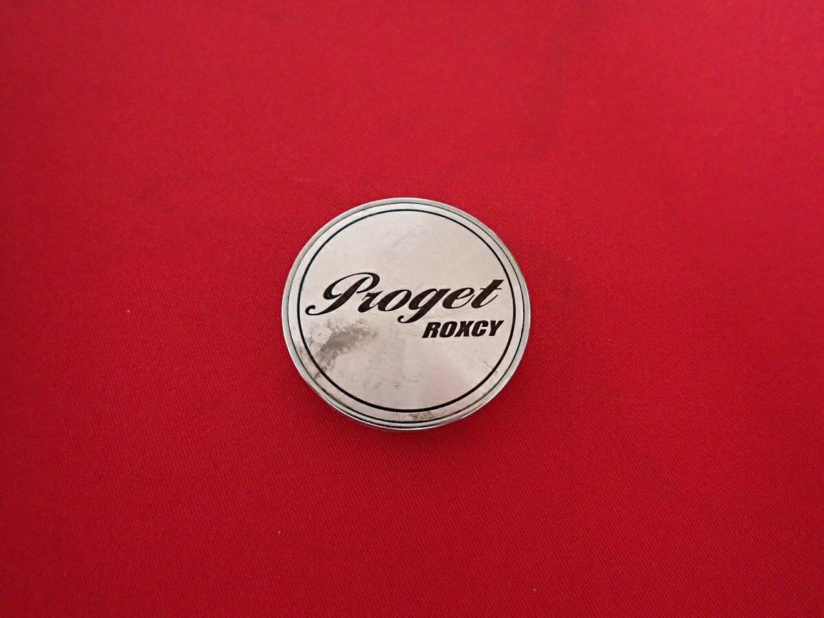 ●商品情報 Proget ROXCY 中古センターキャップ1枚の出品です。全体的にキズ、変色またはくすみがあります。プラスチック製、銀色です。刻印 CAP M-270☆キャップを傷つけてしまった方、破損してしまった方、いつの間にか知らないうちに飛んで行って失くしてしまった方、経年劣化により使用出来なくなってしまった方など、単品でお探しの方におススメです！！☆【寸法・程度について】【程度について】キズ等の程度につきましては画像にてご確認ください。表記は省略させて頂いておりますのでご了解ください。【寸法】※すべて実測値です画像にてご確認下さい。測定個所は下記の部分となります。全幅(直径)・裏面取付部径・厚さ(高さ)ジャンクCP5207121 社外 センターキャップ 商品番号 P005207121 （お問い合わせの際にはこの番号をお伝え下さい） 部品名 センターキャップ 証明書 無 保証書 なし 取扱説明書 無 当店評価 ジャンクC スペック 送料（税別） 1,000円 ※沖縄県や離島の場合は中継料が加算されます 当店は中古専門店です。商品画像をよくご確認の上ご購入下さい。 お気に召しませんでしたか？ 当店には数万点の商品があります。 他の商品もぜひご検討ください。 この店舗の他の商品も見てみる