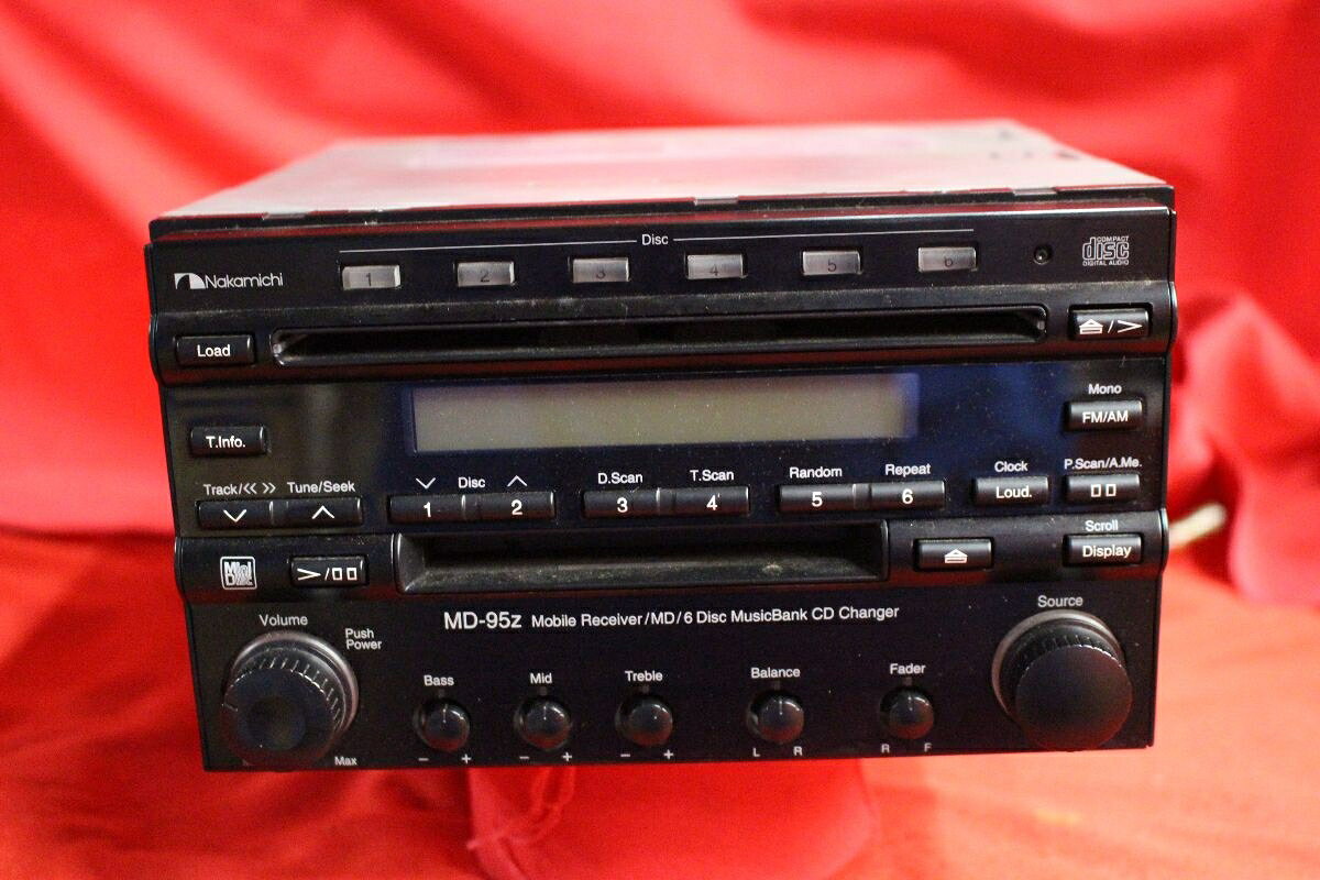 ●商品情報 音楽の微妙なニュアンスまで再現する高解像度24bit DAC！情報伝達ロスが極小のアナログ・マスターボリューム、忠実度の高いオーディオ回路、音に有害な不要輹射を防ぐアルミ製フロントパネルを採用するなど、音質にこだわった2DINの6連奏CD・MDデッキ！背部のアンプをとりはずせばアンプレス仕様に！動作はしてますがたまにCDが読み込まなかったりMDが全く読み込みしません！オーバーホールしてご使用ください！お探しの方、この機会に是非どうぞ！ ナカミチ MD−95Z 商品番号 P000006595 （お問い合わせの際にはこの番号をお伝え下さい） 部品名 MD−95Z 証明書 無 保証書 なし 取扱説明書 無 当店評価 下 スペック 43W×4アンプ内蔵チューナー・6連奏CD・MDデッキ 送料（税別） 2,000円 ※沖縄県や離島の場合は中継料が加算されます 当店は中古専門店です。商品画像をよくご確認の上ご購入下さい。 お気に召しませんでしたか？ 当店には数万点の商品があります。 他の商品もぜひご検討ください。 この店舗の他の商品も見てみる