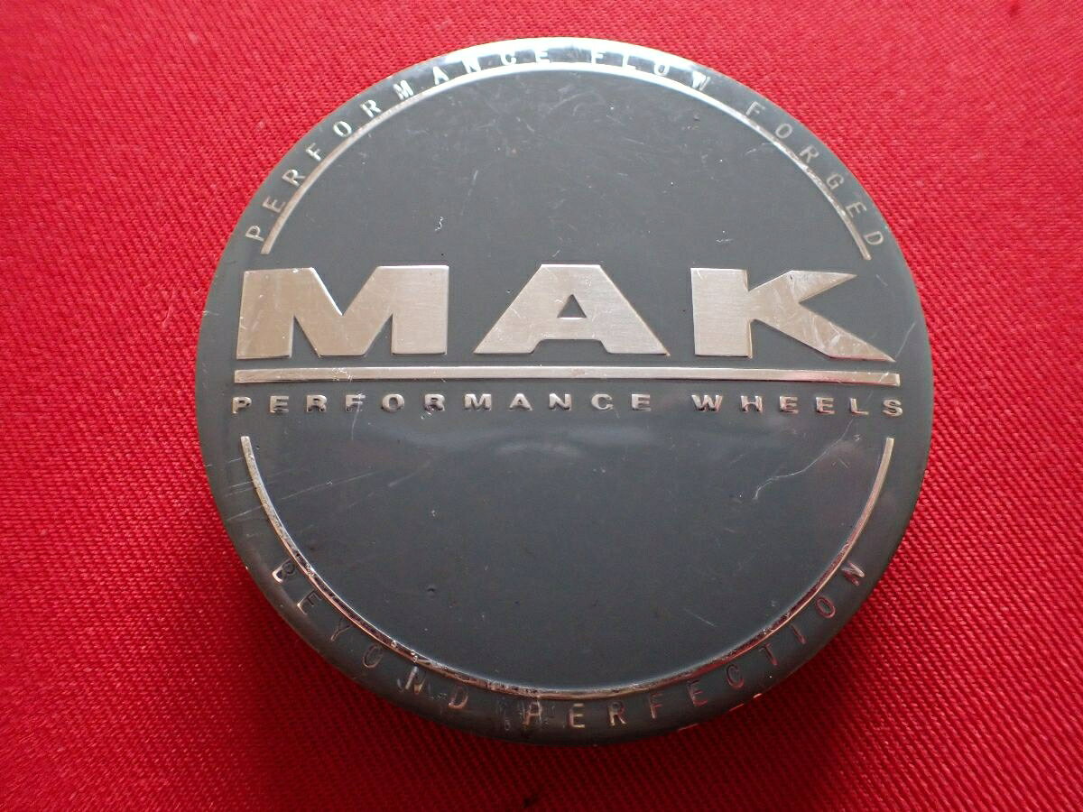 ●商品情報 MAK 中古センターキャップ1枚の出品です。全体的にキズがあります。プラスチック製、グレー色です。刻印 BC-833☆キャップを傷つけてしまった方、破損してしまった方、いつの間にか知らないうちに飛んで行って失くしてしまった方、経年劣化により使用出来なくなってしまった方など、単品でお探しの方におススメです！！☆【寸法・程度について】【程度について】キズ等の程度につきましては画像にてご確認ください。表記は省略させて頂いておりますのでご了解ください。【寸法】※すべて実測値です画像にてご確認下さい。測定個所は下記の部分となります。全幅(直径)・裏面取付部径・厚さ(高さ)ジャンクBP5207243 社外 センターキャップ 商品番号 P005207243 （お問い合わせの際にはこの番号をお伝え下さい） 部品名 センターキャップ 証明書 無 保証書 なし 取扱説明書 無 当店評価 ジャンクB スペック 送料（税別） 1,000円 ※沖縄県や離島の場合は中継料が加算されます 当店は中古専門店です。商品画像をよくご確認の上ご購入下さい。 お気に召しませんでしたか？ 当店には数万点の商品があります。 他の商品もぜひご検討ください。 この店舗の他の商品も見てみる