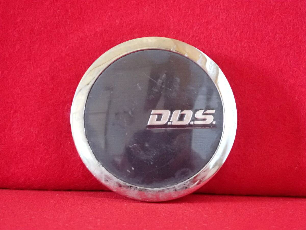 ●商品情報 D.O.S. 中古センターキャップ1枚の出品です。全体的にキズ、へこみまたはひずみ、くすみがあります。プラスチック製、黒色×メッキ色です。刻印 501K60-1☆キャップを傷つけてしまった方、破損してしまった方、いつの間にか知らないうちに飛んで行って失くしてしまった方、経年劣化により使用出来なくなってしまった方など、単品でお探しの方におススメです！！☆【寸法・程度について】【程度について】キズ等の程度につきましては画像にてご確認ください。表記は省略させて頂いておりますのでご了解ください。【寸法】※すべて実測値です画像にてご確認下さい。測定個所は下記の部分となります。全幅(直径)・裏面取付部径・厚さ(高さ)ジャンクCP5207274 社外 センターキャップ 商品番号 P005207274 （お問い合わせの際にはこの番号をお伝え下さい） 部品名 センターキャップ 証明書 無 保証書 なし 取扱説明書 無 当店評価 ジャンクC スペック 送料（税別） 1,000円 ※沖縄県や離島の場合は中継料が加算されます 当店は中古専門店です。商品画像をよくご確認の上ご購入下さい。 お気に召しませんでしたか？ 当店には数万点の商品があります。 他の商品もぜひご検討ください。 この店舗の他の商品も見てみる