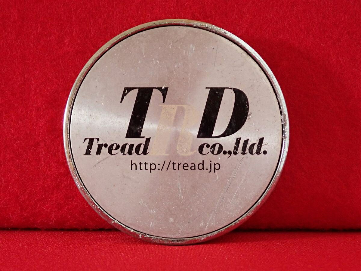 ●商品情報 TRD Tread co.,ltd. 中古センターキャップ1枚の出品です。全体的にキズがあります。プラスチック製、銀色×メッキ色です。刻印 C-067-3☆キャップを傷つけてしまった方、破損してしまった方、いつの間にか知らないうちに飛んで行って失くしてしまった方、経年劣化により使用出来なくなってしまった方など、単品でお探しの方におススメです！！☆【寸法・程度について】【程度について】キズ等の程度につきましては画像にてご確認ください。表記は省略させて頂いておりますのでご了解ください。【寸法】※すべて実測値です画像にてご確認下さい。測定個所は下記の部分となります。全幅(直径)・裏面取付部径・厚さ(高さ)ジャンクCP5207335 社外 センターキャップ 商品番号 P005207335 （お問い合わせの際にはこの番号をお伝え下さい） 部品名 センターキャップ 証明書 無 保証書 なし 取扱説明書 無 当店評価 ジャンクC スペック 送料（税別） 1,000円 ※沖縄県や離島の場合は中継料が加算されます 当店は中古専門店です。商品画像をよくご確認の上ご購入下さい。 お気に召しませんでしたか？ 当店には数万点の商品があります。 他の商品もぜひご検討ください。 この店舗の他の商品も見てみる