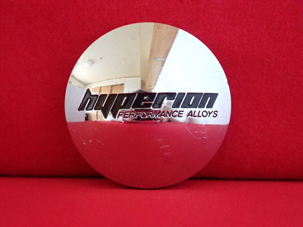 ●商品情報 hyperion ハイペリオン 中古センターキャップ1枚の出品です。全体的にキズがあります。プラスチック製、メッキ色です。刻印 C-175☆キャップを傷つけてしまった方、破損してしまった方、いつの間にか知らないうちに飛んで行って失くしてしまった方、経年劣化により使用出来なくなってしまった方など、単品でお探しの方におススメです！！☆【寸法・程度について】【程度について】キズ等の程度につきましては画像にてご確認ください。表記は省略させて頂いておりますのでご了解ください。【寸法】※すべて実測値です画像にてご確認下さい。測定個所は下記の部分となります。全幅(直径)・裏面取付部径・厚さ(高さ)ジャンクBP5207356 社外 センターキャップ 商品番号 P005207356 （お問い合わせの際にはこの番号をお伝え下さい） 部品名 センターキャップ 証明書 無 保証書 なし 取扱説明書 無 当店評価 ジャンクB スペック 送料（税別） 1,000円 ※沖縄県や離島の場合は中継料が加算されます 当店は中古専門店です。商品画像をよくご確認の上ご購入下さい。 お気に召しませんでしたか？ 当店には数万点の商品があります。 他の商品もぜひご検討ください。 この店舗の他の商品も見てみる