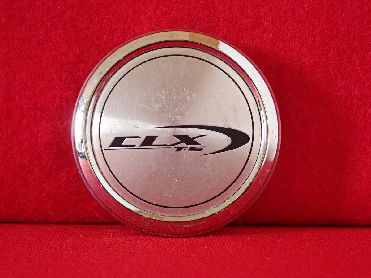 ●商品情報 CLX T-5 中古センターキャップ1枚の出品です。全体的にキズがあります。プラスチック製、銀色×メッキ色です。刻印 772K59 CX02A CX03 CX02CAP CX04 CX04A☆キャップを傷つけてしまった方、破損してしまった方、いつの間にか知らないうちに飛んで行って失くしてしまった方、経年劣化により使用出来なくなってしまった方など、単品でお探しの方におススメです！！☆【寸法・程度について】【程度について】キズ等の程度につきましては画像にてご確認ください。表記は省略させて頂いておりますのでご了解ください。【寸法】※すべて実測値です画像にてご確認下さい。測定個所は下記の部分となります。全幅(直径)・裏面取付部径・厚さ(高さ)ジャンクBP5207403 社外 センターキャップ 商品番号 P005207403 （お問い合わせの際にはこの番号をお伝え下さい） 部品名 センターキャップ 証明書 無 保証書 なし 取扱説明書 無 当店評価 ジャンクB スペック 送料（税別） 1,000円 ※沖縄県や離島の場合は中継料が加算されます 当店は中古専門店です。商品画像をよくご確認の上ご購入下さい。 お気に召しませんでしたか？ 当店には数万点の商品があります。 他の商品もぜひご検討ください。 この店舗の他の商品も見てみる