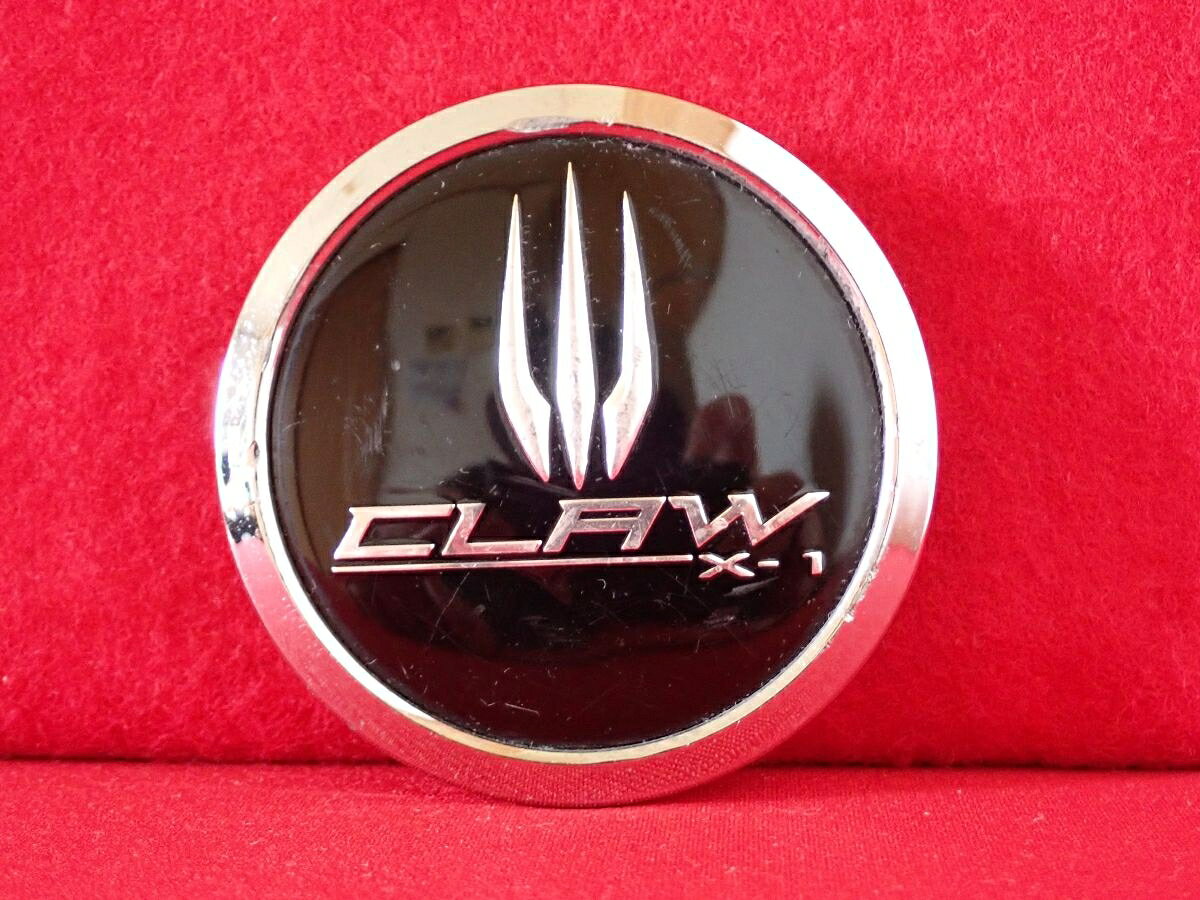 ●商品情報 CLAW X-1 中古センターキャップ1枚の出品です。全体的にキズがあります。プラスチック製、黒色×メッキ色です。刻印 985K60 CX01☆キャップを傷つけてしまった方、破損してしまった方、いつの間にか知らないうちに飛んで行って失くしてしまった方、経年劣化により使用出来なくなってしまった方など、単品でお探しの方におススメです！！☆【寸法・程度について】【程度について】キズ等の程度につきましては画像にてご確認ください。表記は省略させて頂いておりますのでご了解ください。【寸法】※すべて実測値です画像にてご確認下さい。測定個所は下記の部分となります。全幅(直径)・裏面取付部径・厚さ(高さ)ジャンクCP5207404 社外 センターキャップ 商品番号 P005207404 （お問い合わせの際にはこの番号をお伝え下さい） 部品名 センターキャップ 証明書 無 保証書 なし 取扱説明書 無 当店評価 ジャンクC スペック 送料（税別） 1,000円 ※沖縄県や離島の場合は中継料が加算されます 当店は中古専門店です。商品画像をよくご確認の上ご購入下さい。 お気に召しませんでしたか？ 当店には数万点の商品があります。 他の商品もぜひご検討ください。 この店舗の他の商品も見てみる
