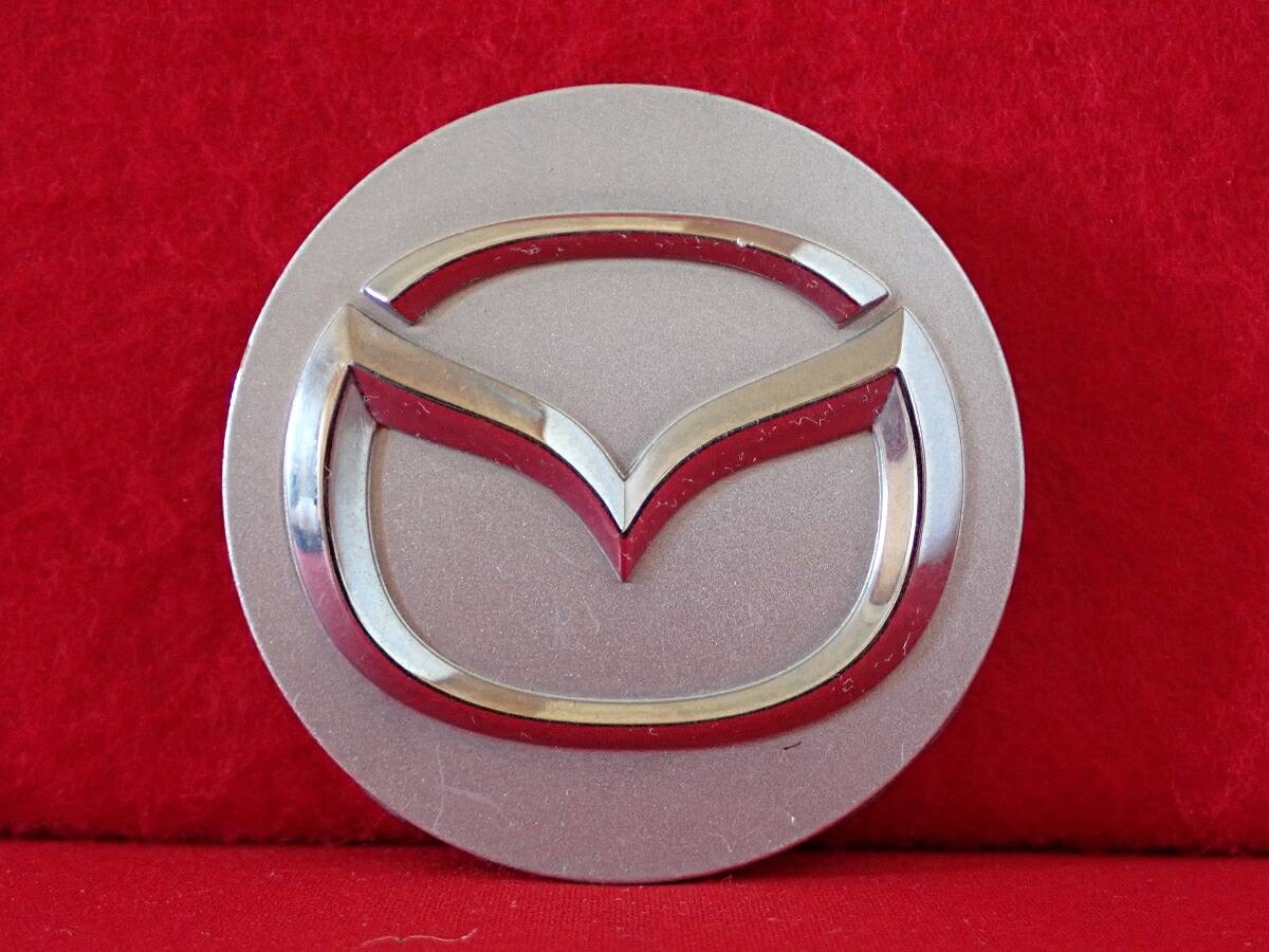 ●商品情報 マツダ 2477 C2 512 中古センターキャップ1枚の出品です。全体的にキズがあります。プラスチック製、銀色です。☆キャップを傷つけてしまった方、破損してしまった方、いつの間にか知らないうちに飛んで行って失くしてしまった方、経年劣化により使用出来なくなってしまった方など、単品でお探しの方におススメです！！☆【寸法・程度について】【程度について】キズ等の程度につきましては画像にてご確認ください。表記は省略させて頂いておりますのでご了解ください。【寸法】※すべて実測値です画像にてご確認下さい。測定個所は下記の部分となります。全幅(直径)・裏面取付部径・厚さ(高さ)ジャンクBP5207830 マツダ 純正キャップ 商品番号 P005207830 （お問い合わせの際にはこの番号をお伝え下さい） 部品名 純正キャップ 証明書 無 保証書 なし 取扱説明書 無 当店評価 ジャンクB スペック 送料（税別） 1,000円 ※沖縄県や離島の場合は中継料が加算されます 当店は中古専門店です。商品画像をよくご確認の上ご購入下さい。 お気に召しませんでしたか？ 当店には数万点の商品があります。 他の商品もぜひご検討ください。 この店舗の他の商品も見てみる