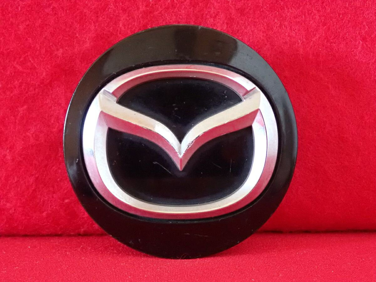 ●商品情報 マツダ A127 G BBM2 37 190 K3954中古センターキャップ1枚の出品です。全体的にキズがあります。プラスチック製、黒色です。☆キャップを傷つけてしまった方、破損してしまった方、いつの間にか知らないうちに飛んで行って失くしてしまった方、経年劣化により使用出来なくなってしまった方など、単品でお探しの方におススメです！！☆【寸法・程度について】【程度について】キズ等の程度につきましては画像にてご確認ください。表記は省略させて頂いておりますのでご了解ください。【寸法】※すべて実測値です画像にてご確認下さい。測定個所は下記の部分となります。全幅(直径)・裏面取付部径・厚さ(高さ)ジャンクCP5207835 マツダ 純正キャップ 商品番号 P005207835 （お問い合わせの際にはこの番号をお伝え下さい） 部品名 純正キャップ 証明書 無 保証書 なし 取扱説明書 無 当店評価 ジャンクC スペック 送料（税別） 1,000円 ※沖縄県や離島の場合は中継料が加算されます 当店は中古専門店です。商品画像をよくご確認の上ご購入下さい。 お気に召しませんでしたか？ 当店には数万点の商品があります。 他の商品もぜひご検討ください。 この店舗の他の商品も見てみる