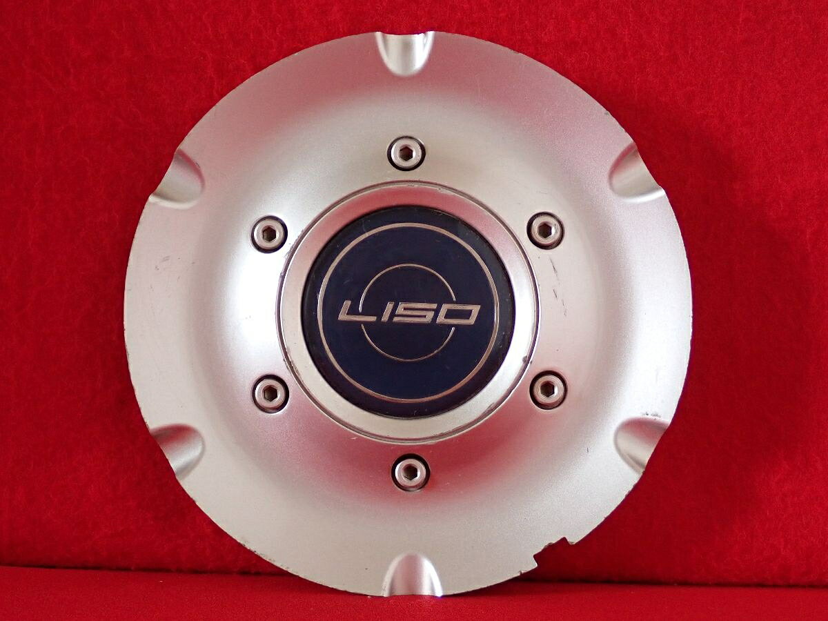 ●商品情報 LISO 中古センターキャップ1枚の出品です。全体的にキズ、変色またはくすみがあります。プラスチック製、青色×銀色です。刻印 COP97C☆キャップを傷つけてしまった方、破損してしまった方、いつの間にか知らないうちに飛んで行って失くしてしまった方、経年劣化により使用出来なくなってしまった方など、単品でお探しの方におススメです！！☆【寸法・程度について】【程度について】キズ等の程度につきましては画像にてご確認ください。表記は省略させて頂いておりますのでご了解ください。【寸法】※すべて実測値です画像にてご確認下さい。測定個所は下記の部分となります。全幅(直径)・裏面取付部径・厚さ(高さ)ジャンクCP5207902 社外 センターキャップ 商品番号 P005207902 （お問い合わせの際にはこの番号をお伝え下さい） 部品名 センターキャップ 証明書 無 保証書 なし 取扱説明書 無 当店評価 ジャンクC スペック 送料（税別） 1,000円 ※沖縄県や離島の場合は中継料が加算されます 当店は中古専門店です。商品画像をよくご確認の上ご購入下さい。 お気に召しませんでしたか？ 当店には数万点の商品があります。 他の商品もぜひご検討ください。 この店舗の他の商品も見てみる