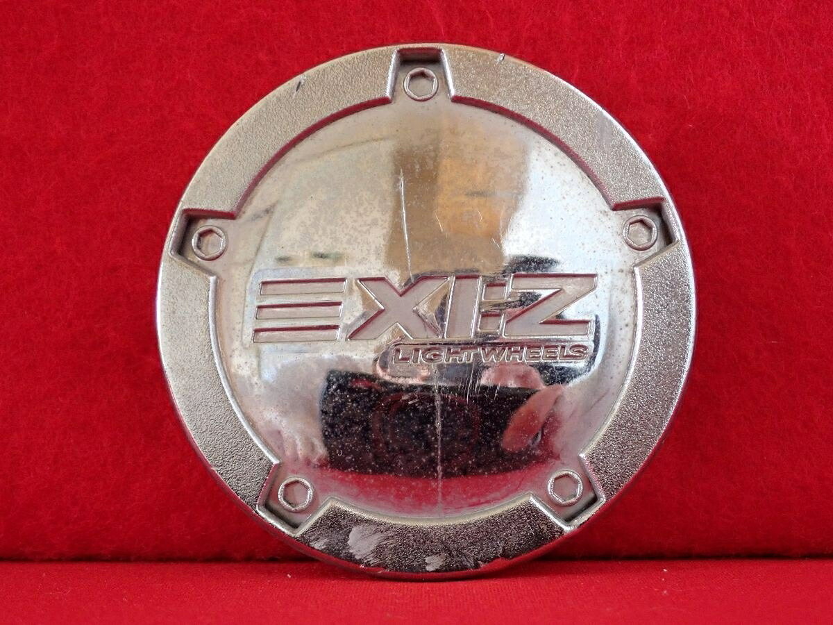 ●商品情報 EXI:Z LIGHT WHEELS 中古センターキャップ1枚の出品です。全体的にキズ、ヒビ、変色またはくすみがあります。プラスチック製、メッキ色です。刻印 636C01 CAP43C KC13Y☆キャップを傷つけてしまった方、破損してしまった方、いつの間にか知らないうちに飛んで行って失くしてしまった方、経年劣化により使用出来なくなってしまった方など、単品でお探しの方におススメです！！☆【寸法・程度について】【程度について】キズ等の程度につきましては画像にてご確認ください。表記は省略させて頂いておりますのでご了解ください。【寸法】※すべて実測値です画像にてご確認下さい。測定個所は下記の部分となります。全幅(直径)・裏面取付部径・厚さ(高さ)ジャンクCP5207934 社外 センターキャップ 商品番号 P005207934 （お問い合わせの際にはこの番号をお伝え下さい） 部品名 センターキャップ 証明書 無 保証書 なし 取扱説明書 無 当店評価 ジャンクC スペック 送料（税別） 1,000円 ※沖縄県や離島の場合は中継料が加算されます 当店は中古専門店です。商品画像をよくご確認の上ご購入下さい。 お気に召しませんでしたか？ 当店には数万点の商品があります。 他の商品もぜひご検討ください。 この店舗の他の商品も見てみる