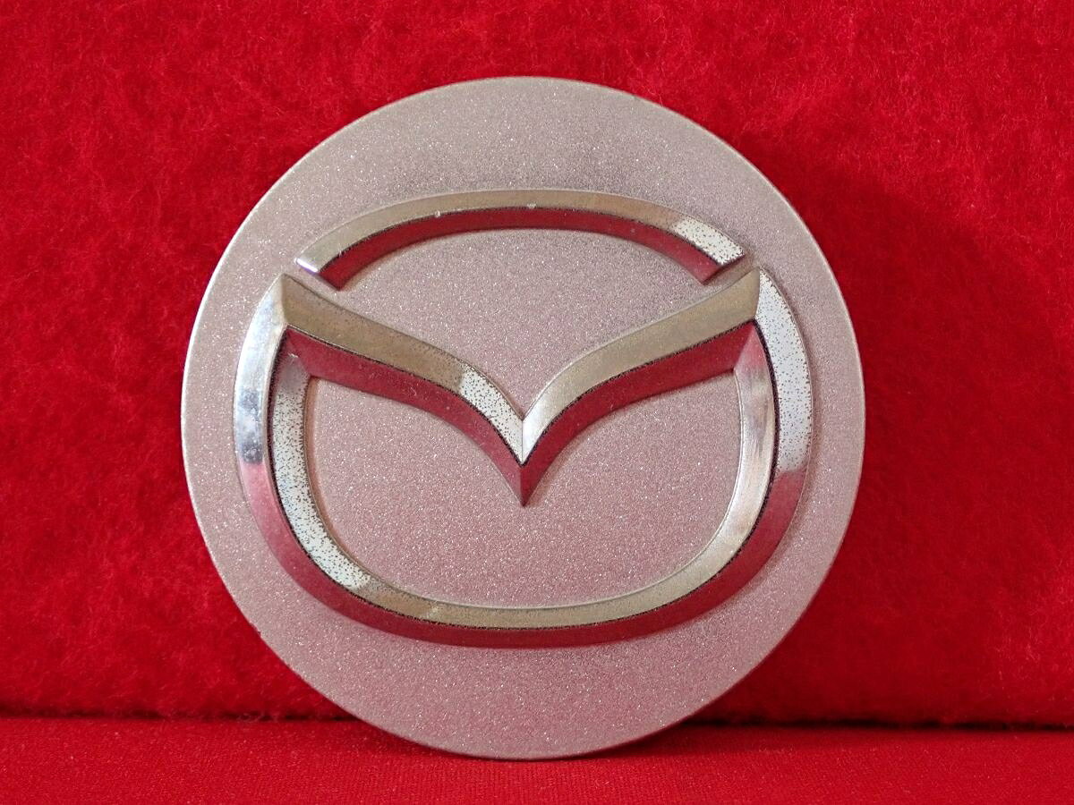 ●商品情報 マツダ 2477 中古センターキャップ1枚の出品です。全体的にキズ、変色またはくすみがあります。プラスチック製、銀色です。☆キャップを傷つけてしまった方、破損してしまった方、いつの間にか知らないうちに飛んで行って失くしてしまった方、経年劣化により使用出来なくなってしまった方など、単品でお探しの方におススメです！！☆【寸法・程度について】【程度について】キズ等の程度につきましては画像にてご確認ください。表記は省略させて頂いておりますのでご了解ください。【寸法】※すべて実測値です画像にてご確認下さい。測定個所は下記の部分となります。全幅(直径)・裏面取付部径・厚さ(高さ)ジャンクCP5208038 マツダ 純正キャップ 商品番号 P005208038 （お問い合わせの際にはこの番号をお伝え下さい） 部品名 純正キャップ 証明書 無 保証書 なし 取扱説明書 無 当店評価 ジャンクC スペック 送料（税別） 1,000円 ※沖縄県や離島の場合は中継料が加算されます 当店は中古専門店です。商品画像をよくご確認の上ご購入下さい。 お気に召しませんでしたか？ 当店には数万点の商品があります。 他の商品もぜひご検討ください。 この店舗の他の商品も見てみる