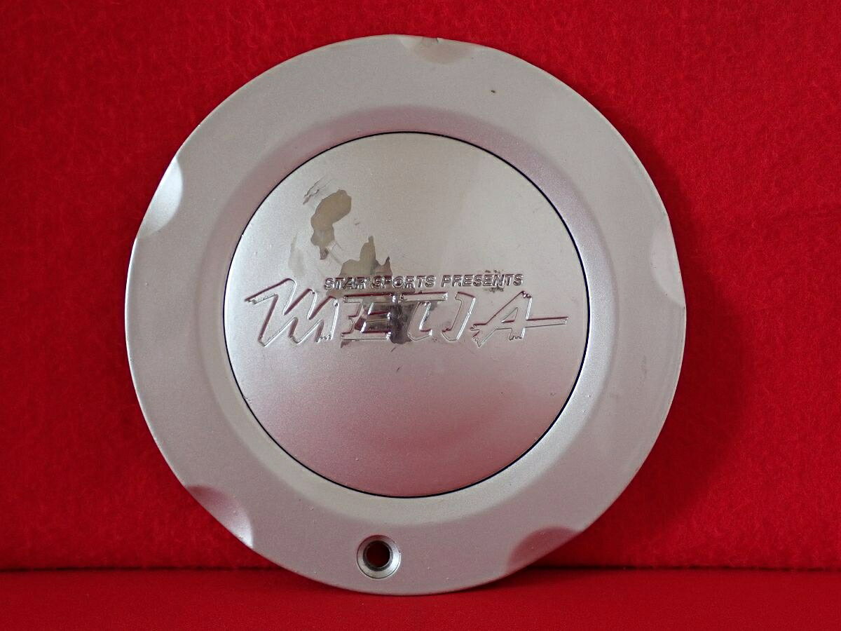●商品情報 METIA 中古センターキャップ1枚の出品です。全体的にキズ、ハゲまたは色の浮きがあります。プラスチック製、銀色です。刻印 A115☆キャップを傷つけてしまった方、破損してしまった方、いつの間にか知らないうちに飛んで行って失くしてしまった方、経年劣化により使用出来なくなってしまった方など、単品でお探しの方におススメです！！☆【寸法・程度について】【程度について】キズ等の程度につきましては画像にてご確認ください。表記は省略させて頂いておりますのでご了解ください。【寸法】※すべて実測値です画像にてご確認下さい。測定個所は下記の部分となります。全幅(直径)・裏面取付部径・厚さ(高さ)ジャンクCP5208105 社外 センターキャップ 商品番号 P005208105 （お問い合わせの際にはこの番号をお伝え下さい） 部品名 センターキャップ 証明書 無 保証書 なし 取扱説明書 無 当店評価 ジャンクC スペック 送料（税別） 1,000円 ※沖縄県や離島の場合は中継料が加算されます 当店は中古専門店です。商品画像をよくご確認の上ご購入下さい。 お気に召しませんでしたか？ 当店には数万点の商品があります。 他の商品もぜひご検討ください。 この店舗の他の商品も見てみる