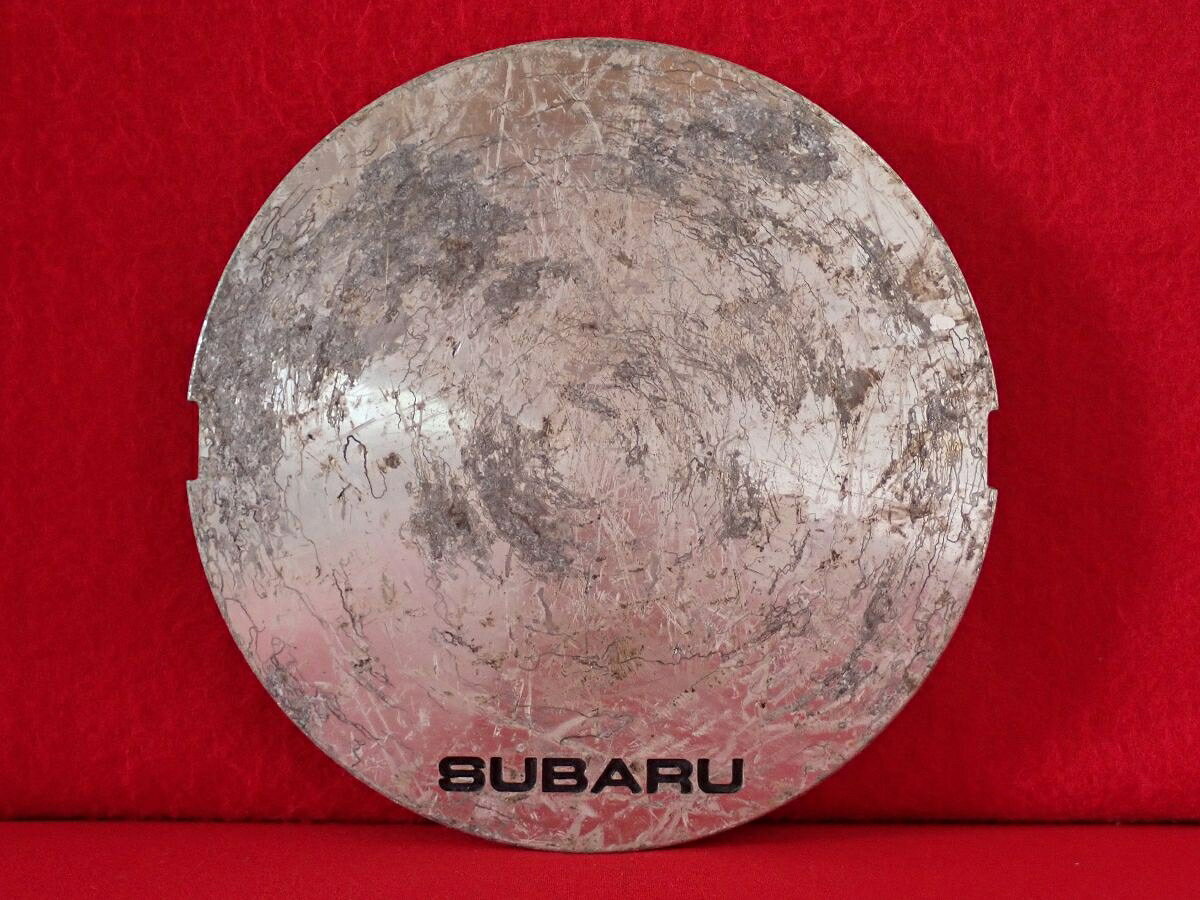 ●商品情報 スバル 中古センターキャップ1枚の出品です。全体的にキズ、変色またはくすみがあります。アルミ製、銀色です。☆キャップを傷つけてしまった方、破損してしまった方、いつの間にか知らないうちに飛んで行って失くしてしまった方、経年劣化により使用出来なくなってしまった方など、単品でお探しの方におススメです！！☆【寸法・程度について】【程度について】キズ等の程度につきましては画像にてご確認ください。表記は省略させて頂いておりますのでご了解ください。【寸法】※すべて実測値です画像にてご確認下さい。測定個所は下記の部分となります。全幅(直径)・裏面取付部径・厚さ(高さ)ジャンクCP5208268 スバル 純正キャップ 商品番号 P005208268 （お問い合わせの際にはこの番号をお伝え下さい） 部品名 純正キャップ 証明書 無 保証書 なし 取扱説明書 無 当店評価 ジャンクC スペック 送料（税別） 1,000円 ※沖縄県や離島の場合は中継料が加算されます 当店は中古専門店です。商品画像をよくご確認の上ご購入下さい。 お気に召しませんでしたか？ 当店には数万点の商品があります。 他の商品もぜひご検討ください。 この店舗の他の商品も見てみる