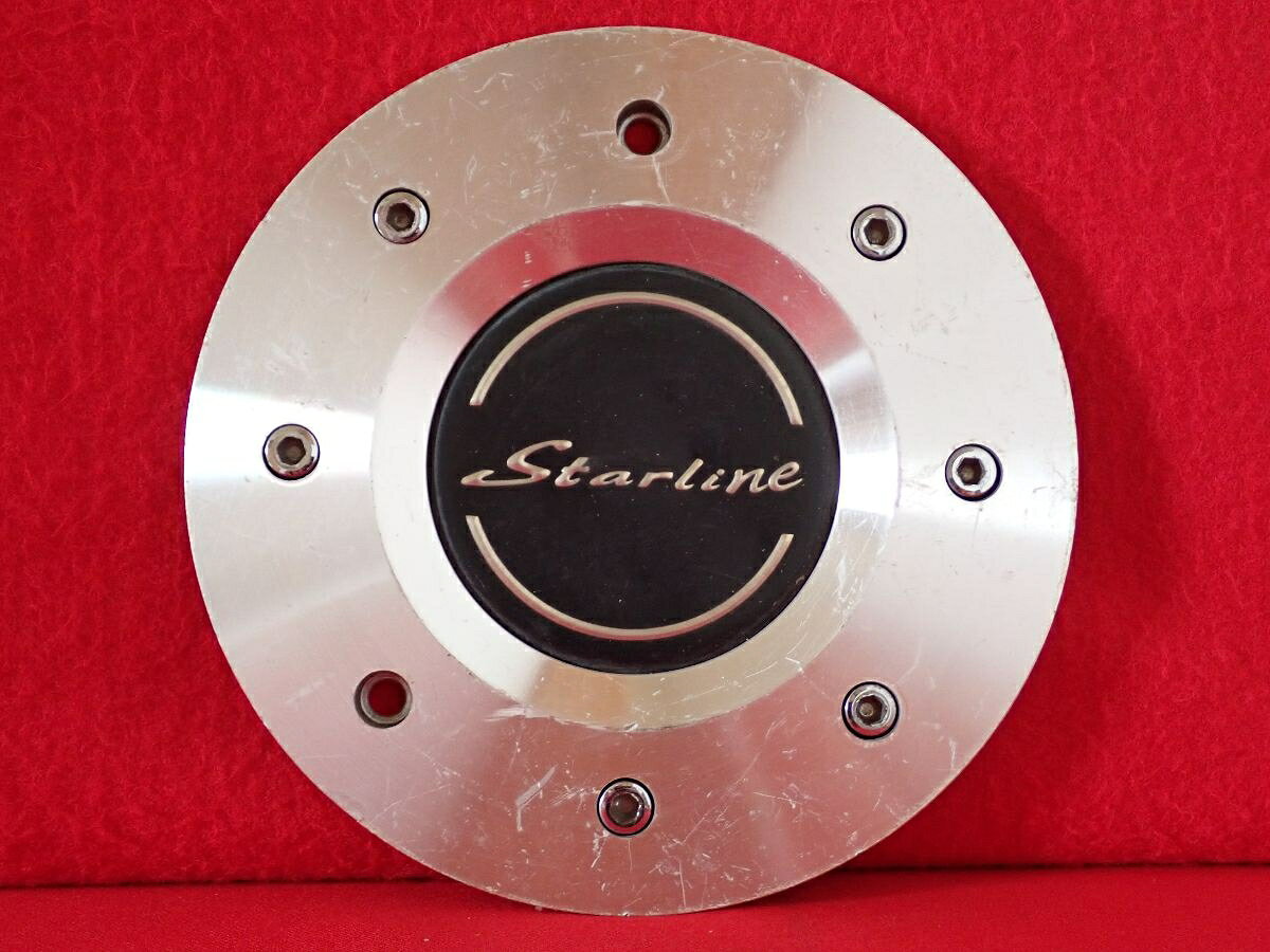 ●商品情報 Starline 中古センターキャップ1枚の出品です。全体的にキズがあります。アルミ製、黒色×銀色です。刻印 C065☆キャップを傷つけてしまった方、破損してしまった方、いつの間にか知らないうちに飛んで行って失くしてしまった方、経年劣化により使用出来なくなってしまった方など、単品でお探しの方におススメです！！☆【寸法・程度について】【程度について】キズ等の程度につきましては画像にてご確認ください。表記は省略させて頂いておりますのでご了解ください。【寸法】※すべて実測値です画像にてご確認下さい。測定個所は下記の部分となります。全幅(直径)・裏面取付部径・厚さ(高さ)ジャンクCP5208316 社外 センターキャップ 商品番号 P005208316 （お問い合わせの際にはこの番号をお伝え下さい） 部品名 センターキャップ 証明書 無 保証書 なし 取扱説明書 無 当店評価 ジャンクC スペック 送料（税別） 1,000円 ※沖縄県や離島の場合は中継料が加算されます 当店は中古専門店です。商品画像をよくご確認の上ご購入下さい。 お気に召しませんでしたか？ 当店には数万点の商品があります。 他の商品もぜひご検討ください。 この店舗の他の商品も見てみる