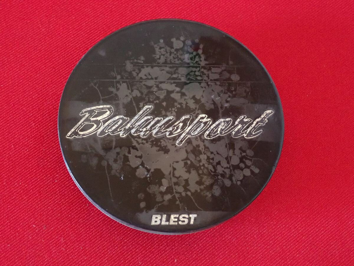 ●商品情報 BLEST Bahnsport 中古センターキャップ1枚の出品です。全体的にキズ、ハゲまたは色の浮きがあります。アルミ製×プラスチック製、黒色です。刻印 03009☆キャップを傷つけてしまった方、破損してしまった方、いつの間にか知らないうちに飛んで行って失くしてしまった方、経年劣化により使用出来なくなってしまった方など、単品でお探しの方におススメです！！☆【寸法・程度について】【程度について】キズ等の程度につきましては画像にてご確認ください。表記は省略させて頂いておりますのでご了解ください。【寸法】※すべて実測値です画像にてご確認下さい。測定個所は下記の部分となります。全幅(直径)・裏面取付部径・厚さ(高さ)ジャンクCP5209191 社外 センターキャップ 商品番号 P005209191 （お問い合わせの際にはこの番号をお伝え下さい） 部品名 センターキャップ 証明書 無 保証書 なし 取扱説明書 無 当店評価 ジャンクC スペック 送料（税別） 1,000円 ※沖縄県や離島の場合は中継料が加算されます 当店は中古専門店です。商品画像をよくご確認の上ご購入下さい。 お気に召しませんでしたか？ 当店には数万点の商品があります。 他の商品もぜひご検討ください。 この店舗の他の商品も見てみる