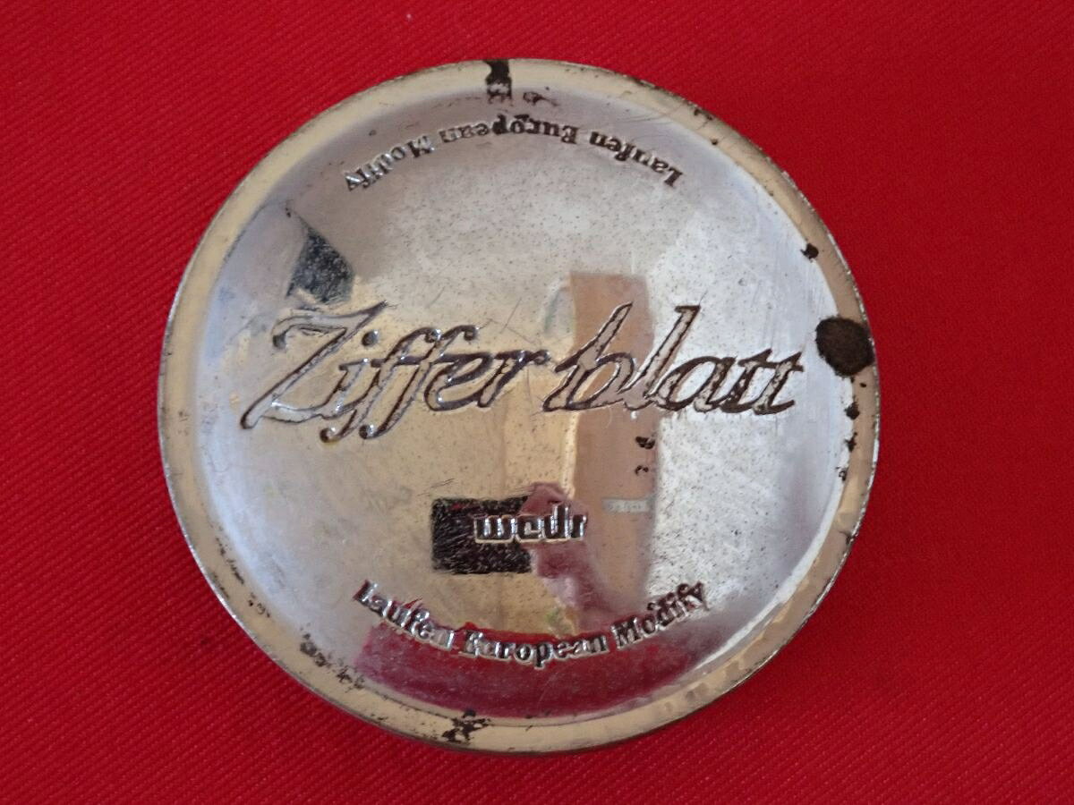 ●商品情報 Weds Ziffer blatt 中古センターキャップ1枚の出品です。全体的にキズ、変色またはくすみがあります。プラスチック製、メッキ色です。刻印 2031670☆キャップを傷つけてしまった方、破損してしまった方、いつの間にか知らないうちに飛んで行って失くしてしまった方、経年劣化により使用出来なくなってしまった方など、単品でお探しの方におススメです！！☆【寸法・程度について】【程度について】キズ等の程度につきましては画像にてご確認ください。表記は省略させて頂いておりますのでご了解ください。【寸法】※すべて実測値です画像にてご確認下さい。測定個所は下記の部分となります。全幅(直径)・裏面取付部径・厚さ(高さ)ジャンクCP5209364 社外 センターキャップ 商品番号 P005209364 （お問い合わせの際にはこの番号をお伝え下さい） 部品名 センターキャップ 証明書 無 保証書 なし 取扱説明書 無 当店評価 ジャンクC スペック 送料（税別） 1,000円 ※沖縄県や離島の場合は中継料が加算されます 当店は中古専門店です。商品画像をよくご確認の上ご購入下さい。 お気に召しませんでしたか？ 当店には数万点の商品があります。 他の商品もぜひご検討ください。 この店舗の他の商品も見てみる