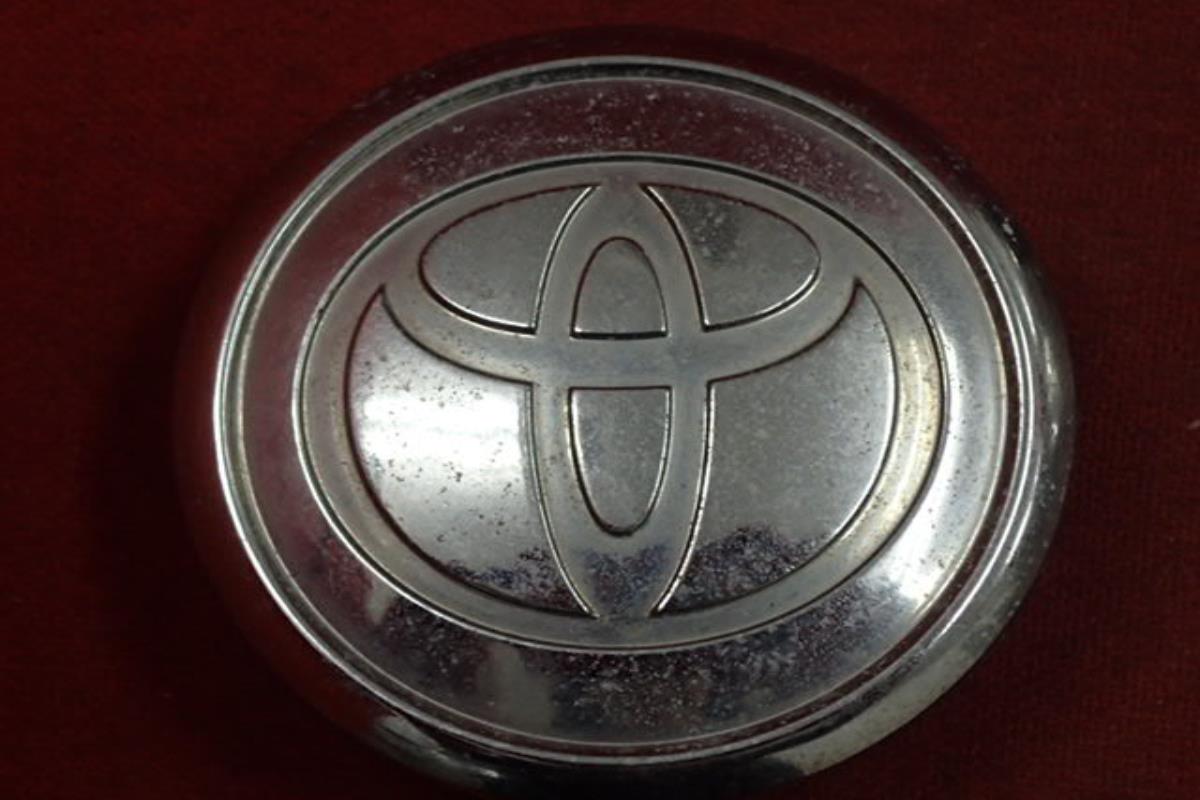 ●商品情報 トヨタ純正　センターキャップ1枚画像の物が全てです。中古品の為、傷・サビ・シミ等ある物もございます。程度は画像にて確認して下さい。お探しの方、この機会に是非どうぞ！ジャンクCP3425総額 1000円+消費税 送料 1000円+消費税 トヨタ 純正キャップ 商品番号 P000003425 （お問い合わせの際にはこの番号をお伝え下さい） 部品名 純正キャップ 証明書 無 保証書 なし 取扱説明書 無 当店評価 ジャンクC スペック 送料（税別） 1,000円 ※沖縄県や離島の場合は中継料が加算されます 当店は中古専門店です。商品画像をよくご確認の上ご購入下さい。 お気に召しませんでしたか？ 当店には数万点の商品があります。 他の商品もぜひご検討ください。 この店舗の他の商品も見てみる