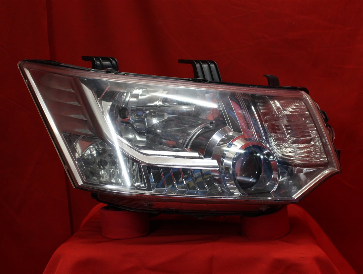 ミツビシ デリカD:5 純正ヘッドライト