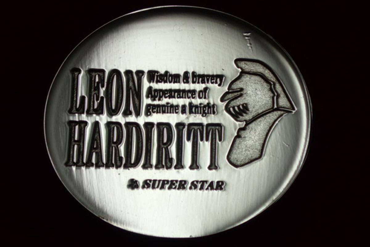●商品情報 LEON　HARDIRITT　レオンハルト　センターキャップ1枚画像の物が全てです。中古品の為、傷・サビ・シミ等ある物もございます。程度は画像にて確認して下さい。お探しの方、この機会に是非どうぞ！ジャンクAP2178総額 5000円+消費税 送料 1000円+消費税 社外 キャップ 商品番号 P000002178 （お問い合わせの際にはこの番号をお伝え下さい） 部品名 キャップ 証明書 無 保証書 なし 取扱説明書 無 当店評価 ジャンクA スペック 送料（税別） 1,000円 ※沖縄県や離島の場合は中継料が加算されます 当店は中古専門店です。商品画像をよくご確認の上ご購入下さい。 お気に召しませんでしたか？ 当店には数万点の商品があります。 他の商品もぜひご検討ください。 この店舗の他の商品も見てみる