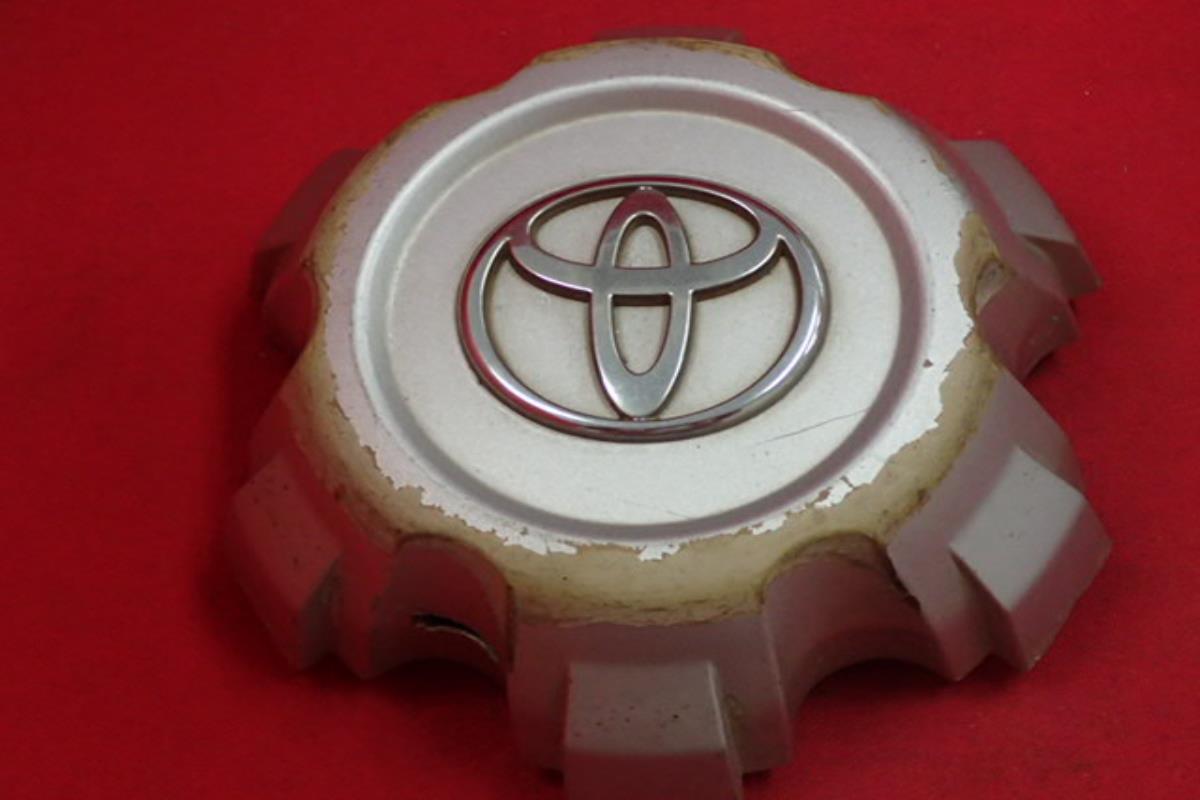 ●商品情報 トヨタ純正　センターキャップ1枚画像の物が全てです。中古品の為、傷・サビ・シミ等ある物もございます。程度は画像にて確認して下さい。お探しの方、この機会に是非どうぞ！ジャンクCP3122総額 2000円+消費税 送料 1000円+消費税 トヨタ 純正キャップ 商品番号 P000003122 （お問い合わせの際にはこの番号をお伝え下さい） 部品名 純正キャップ 証明書 無 保証書 なし 取扱説明書 無 当店評価 ジャンクC スペック 送料（税別） 1,000円 ※沖縄県や離島の場合は中継料が加算されます 当店は中古専門店です。商品画像をよくご確認の上ご購入下さい。 お気に召しませんでしたか？ 当店には数万点の商品があります。 他の商品もぜひご検討ください。 この店舗の他の商品も見てみる