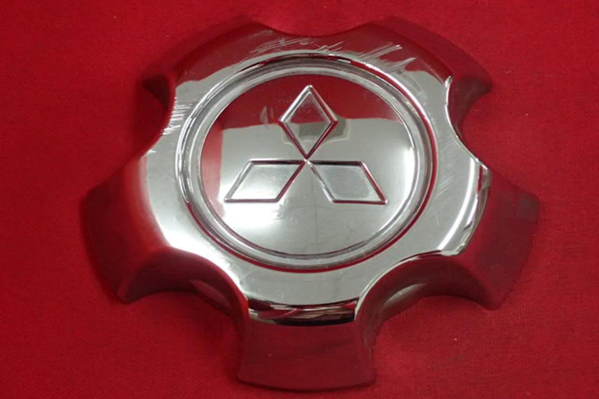 ●商品情報 ミツビシ純正　センターキャップ1枚画像の物が全てです。中古品の為、傷・サビ・シミ等ある物もございます。程度は画像にて確認して下さい。お探しの方、この機会に是非どうぞ！ジャンクAP3147総額 2000円+消費税 送料 1000円+消費税 ミツビシ 純正キャップ 商品番号 P000003147 （お問い合わせの際にはこの番号をお伝え下さい） 部品名 純正キャップ 証明書 無 保証書 なし 取扱説明書 無 当店評価 ジャンクA スペック 送料（税別） 1,000円 ※沖縄県や離島の場合は中継料が加算されます 当店は中古専門店です。商品画像をよくご確認の上ご購入下さい。 お気に召しませんでしたか？ 当店には数万点の商品があります。 他の商品もぜひご検討ください。 この店舗の他の商品も見てみる