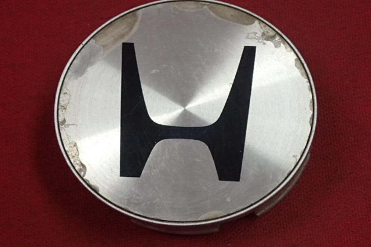 ●商品情報 ホンダ純正　センターキャップ1枚画像の物が全てです。中古品の為、傷・サビ・シミ等ある物もございます。程度は画像にて確認して下さい。お探しの方、この機会に是非どうぞ！ジャンクCP3326総額 700円+消費税 送料 1000円+消費税 ホンダ 純正キャップ 商品番号 P000003326 （お問い合わせの際にはこの番号をお伝え下さい） 部品名 純正キャップ 証明書 無 保証書 なし 取扱説明書 無 当店評価 ジャンクC スペック 送料（税別） 1,000円 ※沖縄県や離島の場合は中継料が加算されます 当店は中古専門店です。商品画像をよくご確認の上ご購入下さい。 お気に召しませんでしたか？ 当店には数万点の商品があります。 他の商品もぜひご検討ください。 この店舗の他の商品も見てみる
