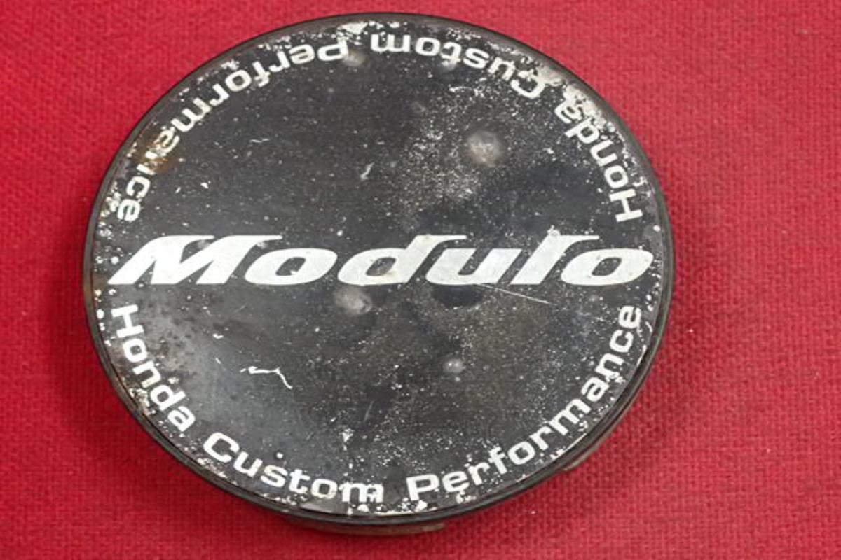 ●商品情報 ホンダ純正　Modulo 　センターキャップ1枚画像の物が全てです。中古品の為、傷・サビ・シミ等ある物もございます。程度は画像にて確認して下さい。お探しの方、この機会に是非どうぞ！ジャンクCP3349総額 円+消費税 送料 1000円+消費税 ホンダ 純正キャップ 商品番号 P000003349 （お問い合わせの際にはこの番号をお伝え下さい） 部品名 純正キャップ 証明書 無 保証書 なし 取扱説明書 無 当店評価 ジャンクC スペック 送料（税別） 1,000円 ※沖縄県や離島の場合は中継料が加算されます 当店は中古専門店です。商品画像をよくご確認の上ご購入下さい。 お気に召しませんでしたか？ 当店には数万点の商品があります。 他の商品もぜひご検討ください。 この店舗の他の商品も見てみる