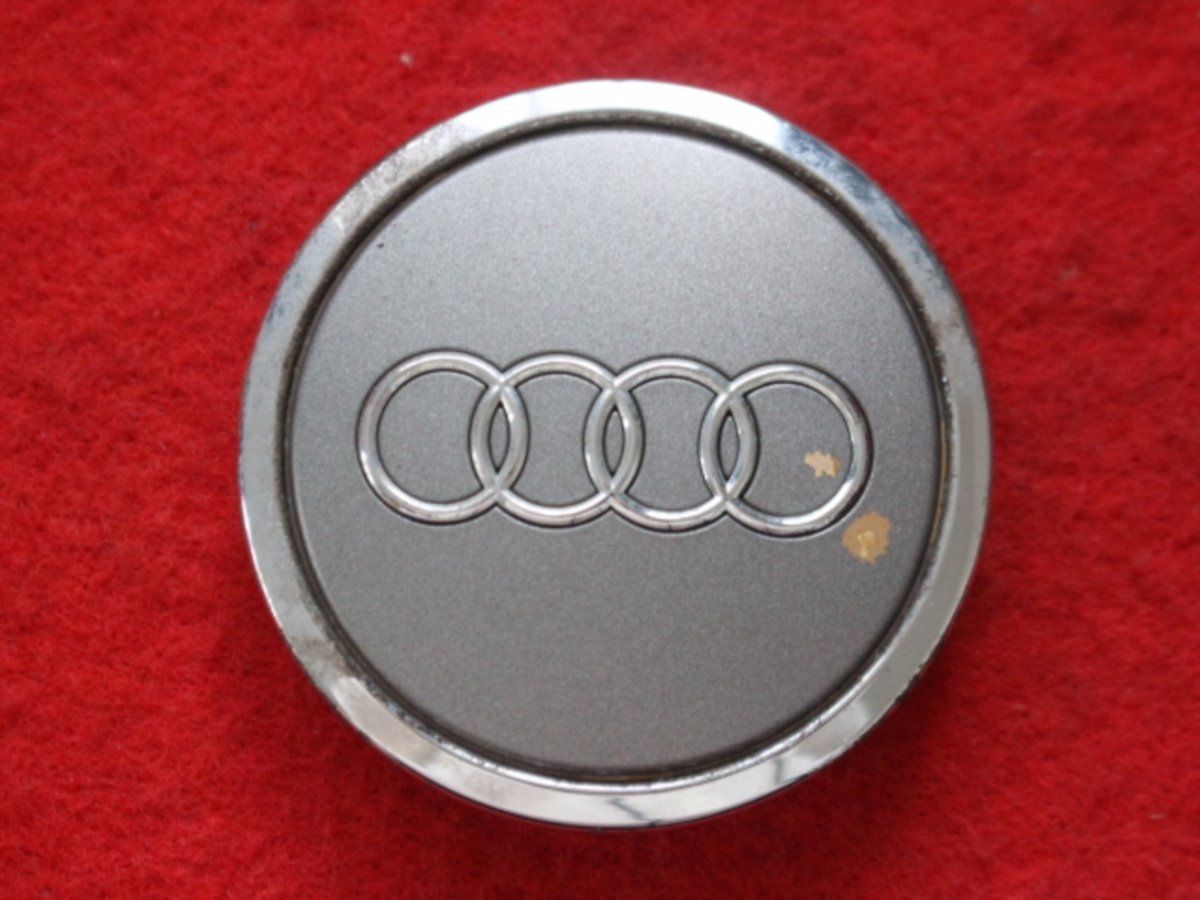 アウディ 純正キャップ