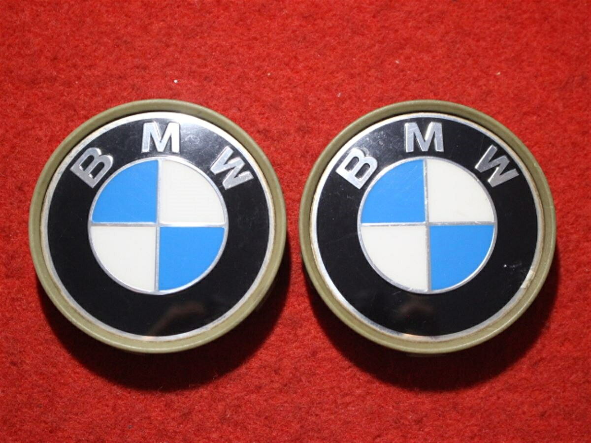 ●商品情報 BMW中古センターキャップ2枚の出品です。キズ、塗装の浮き、変色又はくすみがあります。プラスチック製、白色、青色、黒色です。刻印 36-13 6768640 >PA66+30GF<☆キャップを傷つけて.しまった方、破損してしまった方、いつの間にか知らないうちに飛んで行って失くしてしまった方、経年劣化により使用出来なくなってしまった方など、単品でお探しの方におススメです！！☆【寸法・程度について】【程度について】キズ等の程度につきましては画像にてご確認ください。表記は省略させて頂いておりますのでご了解ください。【寸法】※すべて実測値です画像にてご確認下さい。測定個所は下記の部分となります。全幅(直径)・裏面取付部径・厚さ(高さ)ジャンクCP5202394送料 1100円（税込） BMW 純正キャップ 商品番号 P005202394 （お問い合わせの際にはこの番号をお伝え下さい） 部品名 純正キャップ 証明書 無 保証書 なし 取扱説明書 無 当店評価 ジャンクC スペック 送料（税別） 1,000円 ※沖縄県や離島の場合は中継料が加算されます 当店は中古専門店です。商品画像をよくご確認の上ご購入下さい。 お気に召しませんでしたか？ 当店には数万点の商品があります。 他の商品もぜひご検討ください。 この店舗の他の商品も見てみる