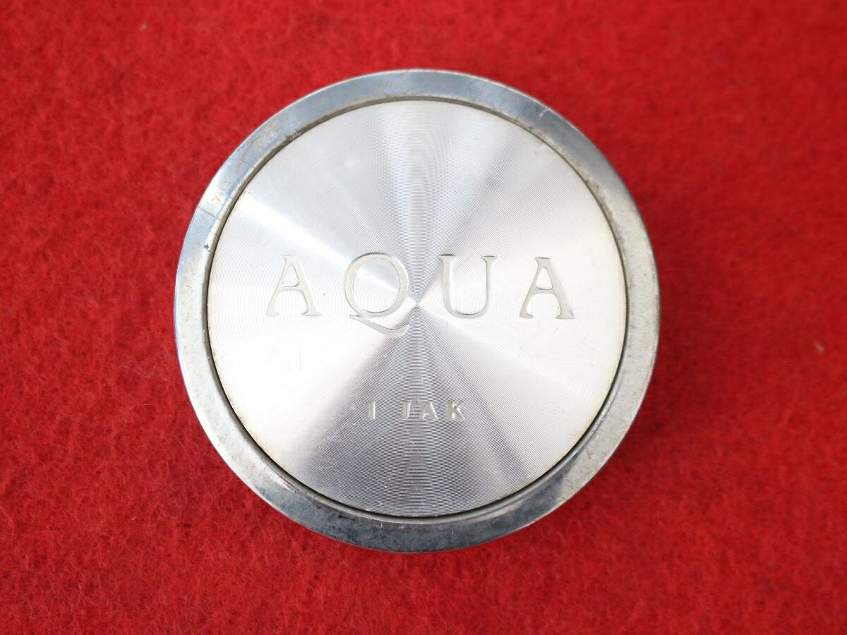 ●商品情報 AQUA中古センターキャップ1枚の出品です。全体的にキズ、シミ、変色又はくすみがあります。プラスチック製、銀色、メッキ色です。刻印 541K62 S405-08 X1834147-9 SF☆キャップを傷つけて.しまった方、破損してしまった方、いつの間にか知らないうちに飛んで行って失くしてしまった方、経年劣化により使用出来なくなってしまった方など、単品でお探しの方におススメです！！☆【寸法・程度について】【程度について】キズ等の程度につきましては画像にてご確認ください。表記は省略させて頂いておりますのでご了解ください。【寸法】※すべて実測値です画像にてご確認下さい。測定個所は下記の部分となります。全幅(直径)・裏面取付部径・厚さ(高さ)ジャンクBP5202739送料 1100円（税込） 社外 キャップ 商品番号 P005202739 （お問い合わせの際にはこの番号をお伝え下さい） 部品名 キャップ 証明書 無 保証書 なし 取扱説明書 無 当店評価 ジャンクB スペック 送料（税別） 1,000円 ※沖縄県や離島の場合は中継料が加算されます 当店は中古専門店です。商品画像をよくご確認の上ご購入下さい。 お気に召しませんでしたか？ 当店には数万点の商品があります。 他の商品もぜひご検討ください。 この店舗の他の商品も見てみる
