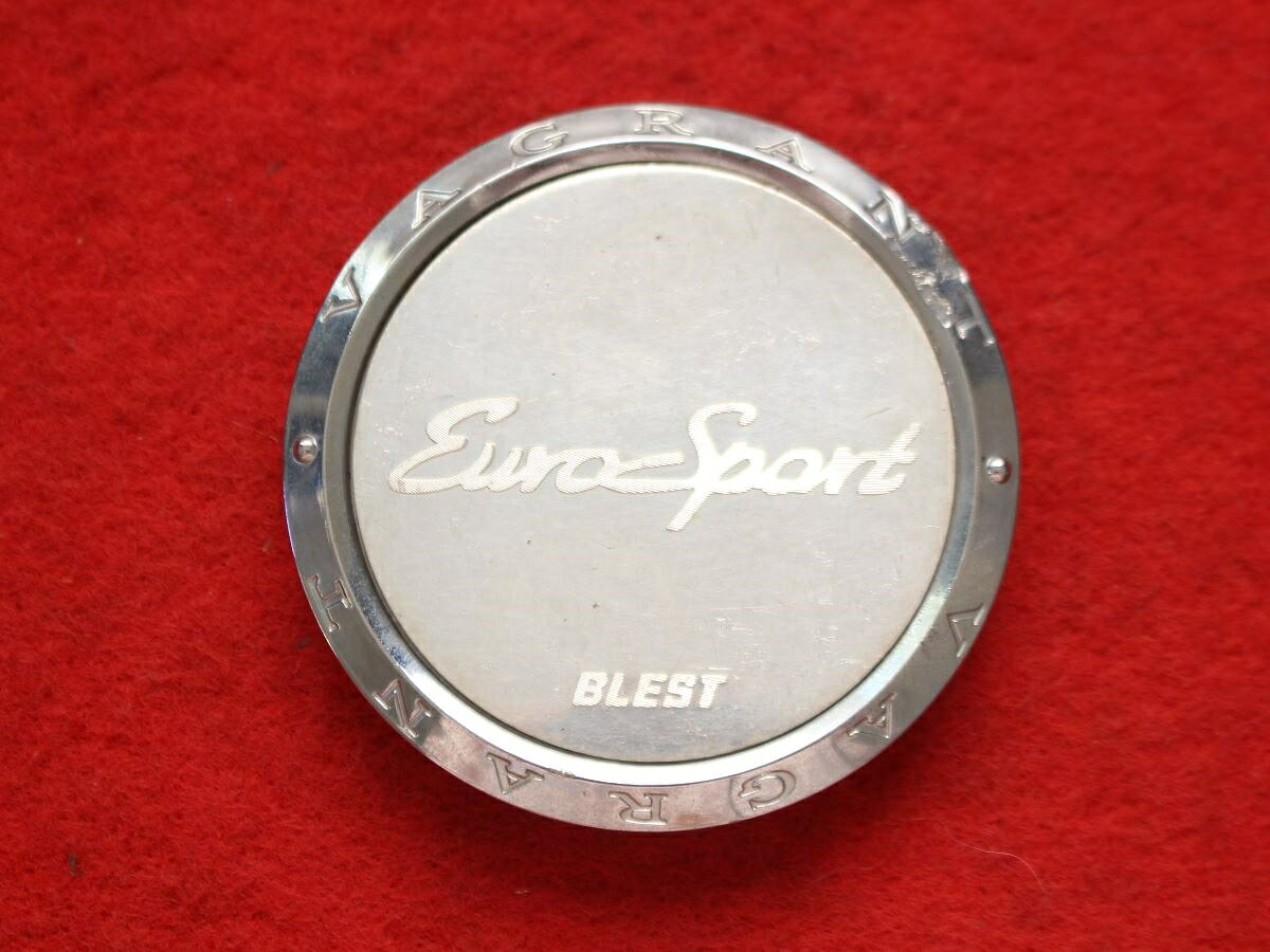 ●商品情報 EuroSport中古センターキャップ1枚の出品です。全体的にキズ、変色又はくすみがあります。プラスチック製、銀色です。刻印 C-299-1 ABS☆キャップを傷つけて.しまった方、破損してしまった方、いつの間にか知らないうちに飛んで行って失くしてしまった方、経年劣化により使用出来なくなってしまった方など、単品でお探しの方におススメです！！☆【寸法・程度について】【程度について】キズ等の程度につきましては画像にてご確認ください。表記は省略させて頂いておりますのでご了解ください。【寸法】※すべて実測値です画像にてご確認下さい。測定個所は下記の部分となります。全幅(直径)・裏面取付部径・厚さ(高さ)ジャンクCP5203160送料 1100円（税込） 社外 キャップ 商品番号 P005203160 （お問い合わせの際にはこの番号をお伝え下さい） 部品名 キャップ 証明書 無 保証書 なし 取扱説明書 無 当店評価 ジャンクC スペック 送料（税別） 1,000円 ※沖縄県や離島の場合は中継料が加算されます 当店は中古専門店です。商品画像をよくご確認の上ご購入下さい。 お気に召しませんでしたか？ 当店には数万点の商品があります。 他の商品もぜひご検討ください。 この店舗の他の商品も見てみる