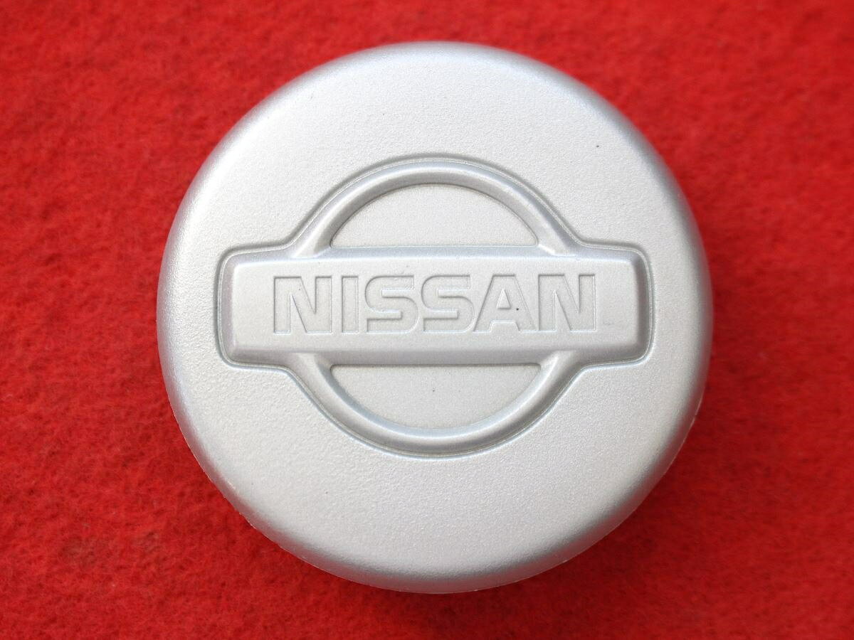 ●商品情報 NISSANキャップ1枚の出品です。キズがあります。プラスチック製、銀色です。刻印 SAE PA6 40343 65N00 >PA6-GF20-M30<☆キャップを傷つけて.しまった方、破損してしまった方、いつの間にか知らないうちに飛んで行って失くしてしまった方、経年劣化により使用出来なくなってしまった方など、単品でお探しの方におススメです！！☆【寸法・程度について】【程度について】キズ等の程度につきましては画像にてご確認ください。表記は省略させて頂いておりますのでご了解ください。【寸法】※すべて実測値です画像にてご確認下さい。測定個所は下記の部分となります。全幅(直径)・裏面取付部径・厚さ(高さ)ジャンクBP5203309送料 1100円（税込） ニッサン 純正キャップ 商品番号 P005203309 （お問い合わせの際にはこの番号をお伝え下さい） 部品名 純正キャップ 証明書 無 保証書 なし 取扱説明書 無 当店評価 ジャンクB スペック 送料（税別） 1,000円 ※沖縄県や離島の場合は中継料が加算されます 当店は中古専門店です。商品画像をよくご確認の上ご購入下さい。 お気に召しませんでしたか？ 当店には数万点の商品があります。 他の商品もぜひご検討ください。 この店舗の他の商品も見てみる