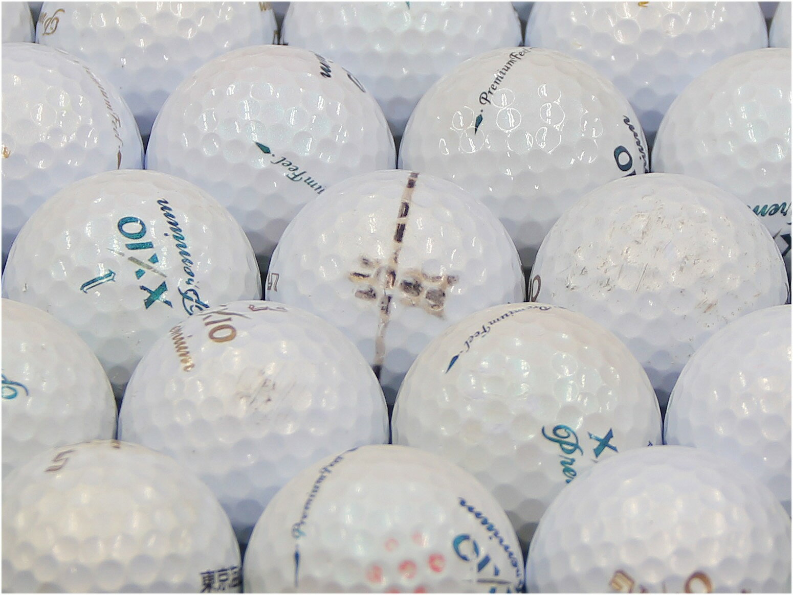 【中古】【Bランク】ゼクシオ Premium feel 2012年モデル ロイヤルグリーン・ゴールド混合 1個 ロストボール ゴルフボール