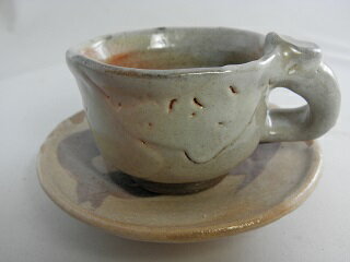 志野　コーヒーカップ＆ソーサー 薪窯焼成 文部大臣奨励賞受賞作家 荒川明作　化粧箱付き こだわりのギフト 還暦祝い などの贈り物に最適 無料ラッピング　gko-16