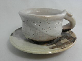 志野焼き コーヒーカップ&ソーサー 文部大臣奨励賞受賞作家 荒川明作　化粧箱付き こだわりのギフト 還暦祝い などの贈り物に最適 無料ラッピング　jko-2