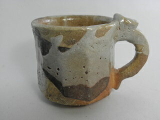 薪窯焼成　焼締志野 マグカップ 文部大臣奨励賞受賞作家 荒川明作　木箱付き こだわりのギフト 還暦祝い などの贈り物に最適 無料ラッピング　hma-2