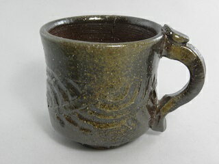 焼締鎬手（しのぎて）マグカップ 文部大臣奨励賞受賞作家 荒川明作　木箱付き こだわりのギフト 還暦祝い などの贈り物に最適 無料ラッピング　 hma-5