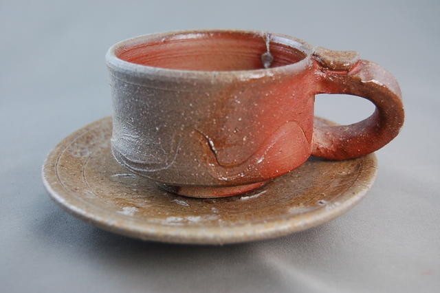 焼締 コーヒーカップ&ソーサー 文部大臣奨励賞受賞作家 荒川明作　化粧箱付き こだわりのギフト 還暦祝い などの贈り物に最適 無料ラッピング　ako-8