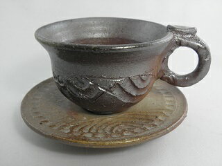 焼締鎬手 コーヒーカップ&ソーサー 文部大臣奨励賞受賞作家 荒川明作　化粧箱付き こだわりのギフト 還暦祝い などの贈り物に最適 無料ラッピング　hko-12