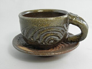 焼締鎬手 コーヒーカップ&ソーサー 　文部大臣奨励賞受賞作家 荒川明作　化粧箱付き こだわりのギフト 還暦祝い などの贈り物に最適 無料ラッピング　hko-15