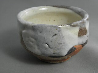 志野 ぐいのみ 　おちょこ 　文部大臣奨励賞受賞作家 荒川明作　木箱付き こだわりのギフト 還暦祝い などの贈り物に最適 無料ラッピング　ggu-14