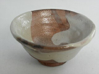 焼締志野　ぐいのみ　 おちょこ　文部大臣奨励賞受賞作家 荒川明作　木箱付き こだわりのギフト 還暦祝い などの贈り物に最適 無料ラッピング　 hgu-40