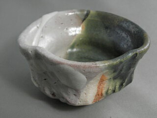 鳴海織部 ぐいのみ　 おちょこ 　文部大臣奨励賞受賞作家 荒川明作 　木箱付きこだわりのギフト 還暦祝い などの贈り物に最適 無料ラッピング　 ggu-28