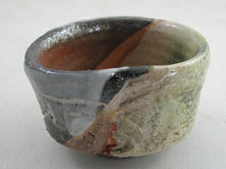 鳴海織部 ぐいのみ 　おちょこ 　文部大臣奨励賞受賞作家 荒川明作 　木箱付き こだわりのギフト 還暦祝い などの贈り物に最適 無料ラッピング　 ngu-17