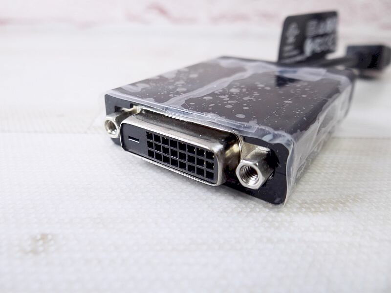 ��PC�ȹ�碌�㤤������̵������� DisplayPortü�Ң�DVI-Dü�� �Ѵ������ץ���(DP to DVI-D)