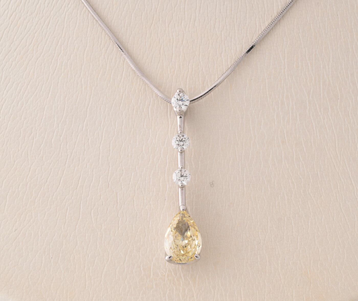 White Gold - K18WGダイヤモンドネックレス　1.193ct / 0.31ct 　 45cm【中古】