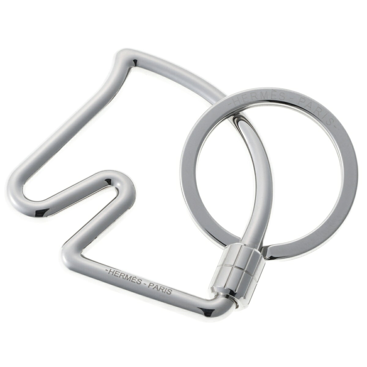 商品情報 在庫コード ITNCRQ262K0Q ブランド HERMES (エルメス) モデル キーホルダー 《シュヴァル》 色 シルバー 素材 メタル サイズ リング直径 3 cm／ペンダン 4.6×4.6cm 定価 53,900税込 商品ランク 中古(A) その他詳細 生産国：スイス付属品：箱、保存袋、ジャポンタグ 状態：僅かに擦れていますが、目立つ傷、汚れはありません。 【配送に関して】 配送業者はヤマト運輸となります。但し、ご購入金額が30万円以上の場合は佐川急便となります。 【ご購入に関して】 30万円以上のお支払いは「クレジットカード」又は「お振込み」がご利用頂けます。※代金引換（代引き手数料を含め、30万円未満のみ利用可）はご利用頂けません。 【お色について】 掲載画像はデジタルカメラで撮影している関係上、実際の色合いと若干異なる場合がございます。あらかじめ、ご了承下さい。 【品切れについて】 当店は店頭及び、他のサイトでも販売しており、ご注文時に品切れの場合もございます。あらかじめ、ご了承下さい。 商品ランク N 新品 NS 新古品、未使用品　※古物(買取品)を含む S 新品、未使用品同様の品※展示等で微細な傷や汚れがある場合も SA 数回使用程度の非常に状態の良い中古品※時計、ジュエリーは仕上げを施したものを含む A 多少の小・中傷はあるが状態の良い中古品 B 日常で使用していた程度の傷、汚れがある中古品 C 傷や汚れが目立つ中古品 Z アンティーク品