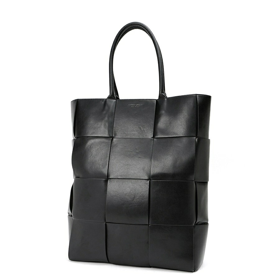 商品情報 在庫コード ITTUDOXA7S0Y ブランド BOTTEGA VENETA (ボッテガヴェネタ) モデル ラージ アルコ トートバッグ 型番 色 ブラック 素材 レザー サイズ W37×H48×D13cm（実測） ストラップ 定価 仕様 内側にファスナー付ポケット 商品ランク 中古(AB) その他詳細 生産国：イタリア 付属品：なし　※本体のみ 状態：本体に型崩れあり 　　　両横に革ヨレあり 　　　外装表面に多少の 　　　擦れ、押痕あり 【配送に関して】 配送業者はヤマト運輸となります。但し、ご購入金額が30万円以上の場合は佐川急便となります。 【ご購入に関して】 30万円以上のお支払いは「クレジットカード」又は「お振込み」がご利用頂けます。※代金引換（代引き手数料を含め、30万円未満のみ利用可）はご利用頂けません。 【お色について】 掲載画像はデジタルカメラで撮影している関係上、実際の色合いと若干異なる場合がございます。あらかじめ、ご了承下さい。 【品切れについて】 当店は店頭及び、他のサイトでも販売しており、ご注文時に品切れの場合もございます。あらかじめ、ご了承下さい。 商品ランク N 新品 NS 新古品、未使用品　※古物(買取品)を含む S 新品、未使用品同様の品※展示等で微細な傷や汚れがある場合も SA 数回使用程度の非常に状態の良い中古品※時計、ジュエリーは仕上げを施したものを含む A 多少の小・中傷はあるが状態の良い中古品 B 日常で使用していた程度の傷、汚れがある中古品 C 傷や汚れが目立つ中古品 Z アンティーク品
