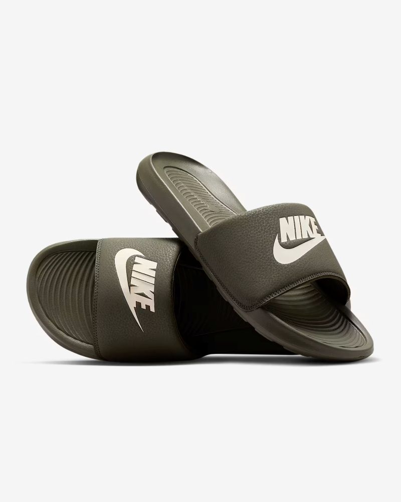 シャワーサンダル ナイキ ヴィクトリー ワン スライド NIKE VICTORI ONE SLIDE CN9675-403 カーゴカー..